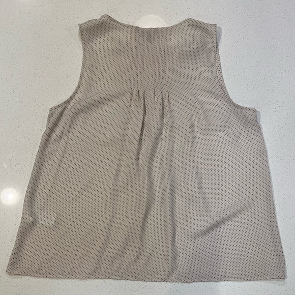 Banana Republic Sleeveless Black and Cream Pockadot Blouse Ladies L Large - Picture 2 of 7